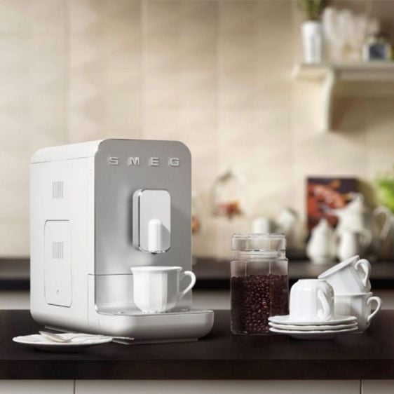 SMEG BCC11WHMEU coffee machine