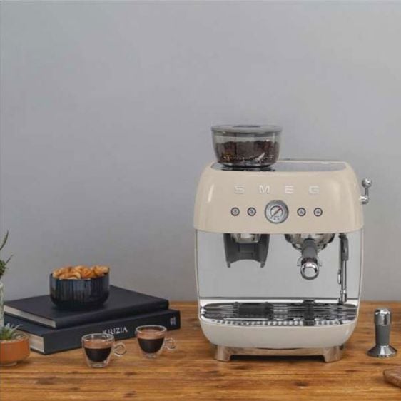 Coffee machine SMEG EGF03CREU, 15 bar, 1650 W, Cream