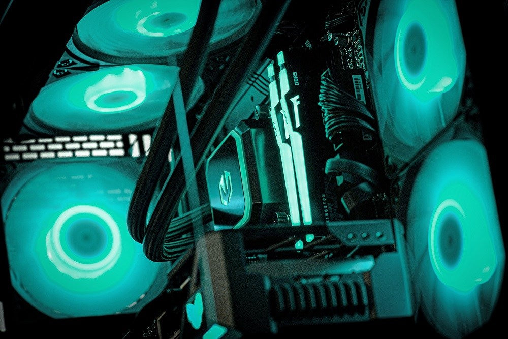 Actina 5901443416623 PC AMD Ryzen™ 9 9900X3D 32 GB DDR5-SDRAM 2 TB SSD NVIDIA GeForce RTX 5090 Midi Tower Black