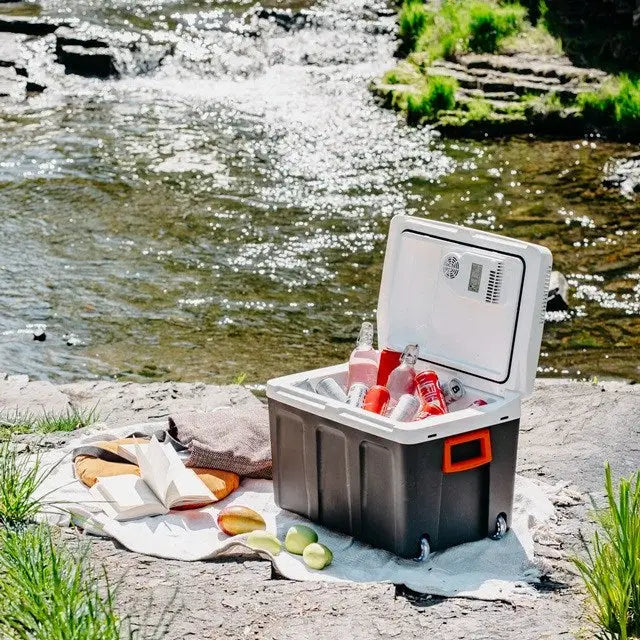 Adler AD 8090Portable Cooler 40 L Black White - Mini fridgesAGD-LOT<<<Home Appliance - ProductsAGD<<<ActionPL