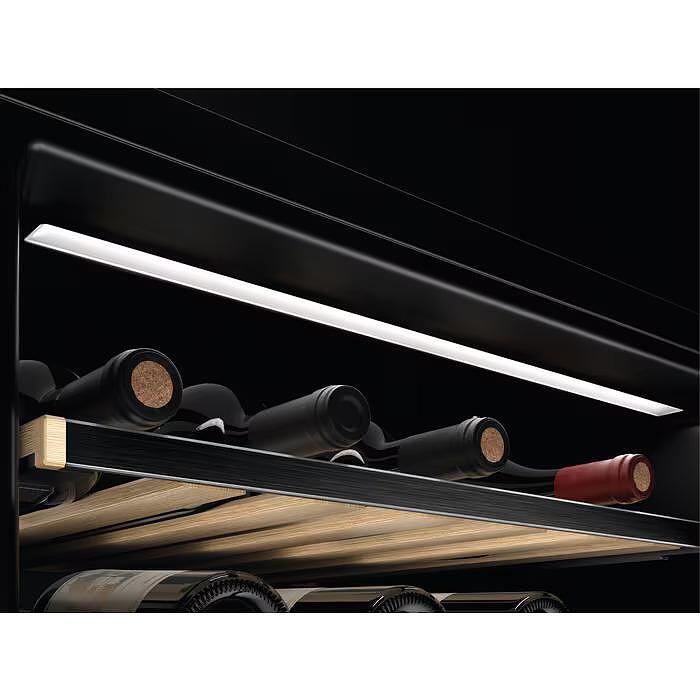 Built-in refrigerator AEG NSW8D826GT (ST), 122 l, G, Yes