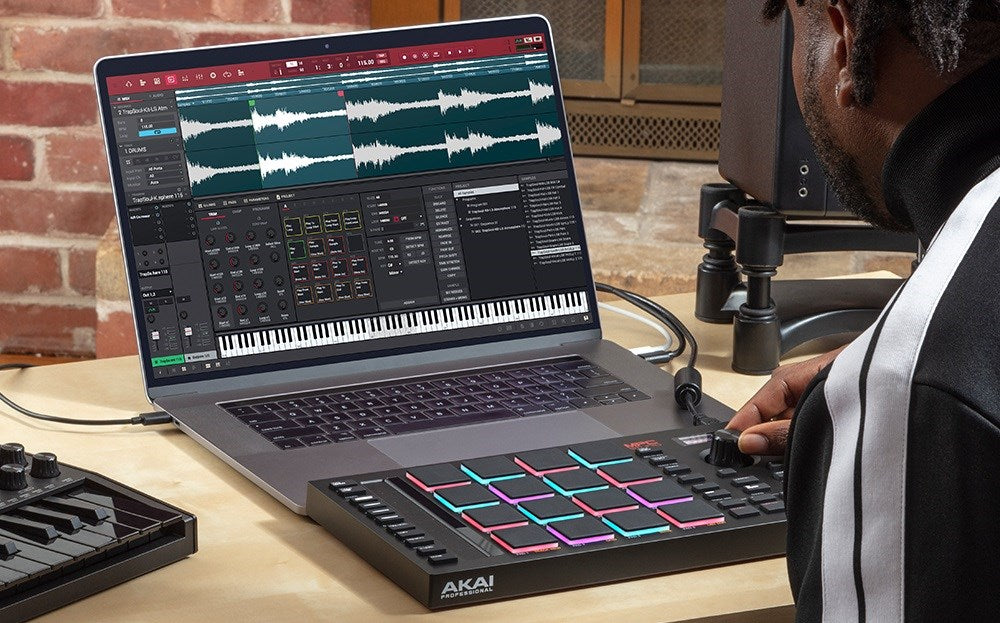 AKAI MPC Studio II Music production station Sampler MIDI USB Black