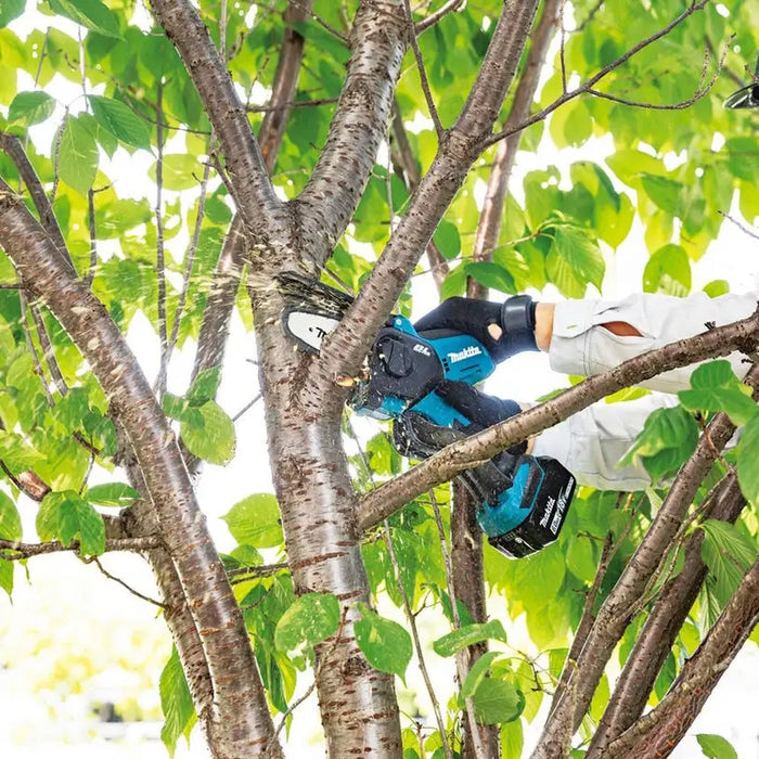 BATTERY BRUSHLESS MINI CHAIN SAW MAKITA DUC101Z 18 V BAR LENGTH 10.00 cm WITHOUT BATTERY AND CHARGER BAR LENGTH 10.00
