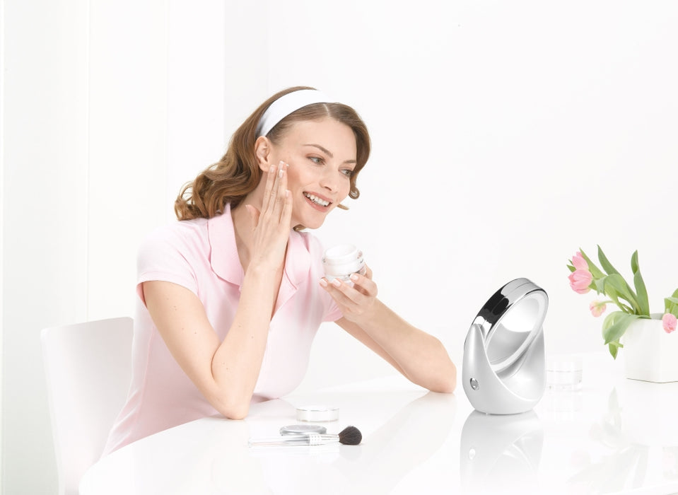 Beurer BS 49 lluminated cosmetic mirror; 12 LEDs; 5 x zoom; 2 mirrors; 11 cm