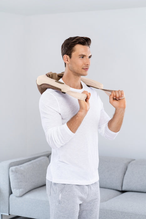 Beurer MG 153 4D neck massager, Penetrating kneading massage, 4D massage heads, washable cover, heat function, 2 intensity levels + 1 massage mode