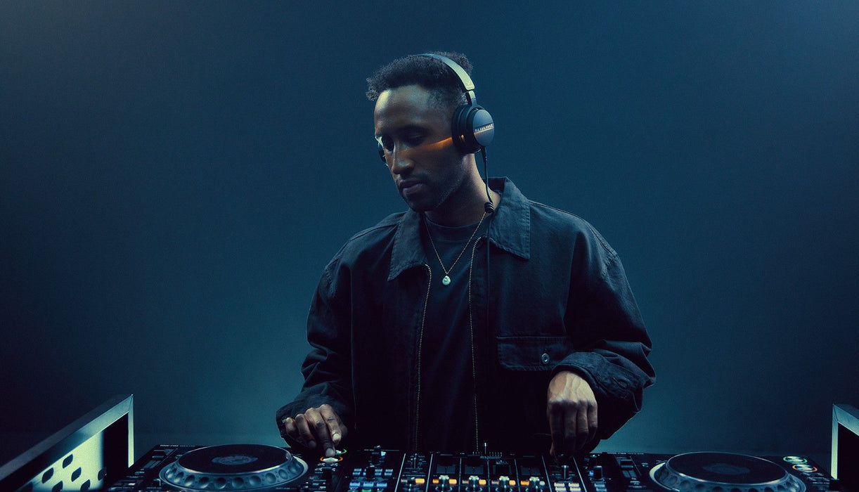 Beyerdynamic DJ 300 Pro X - professional DJ headphones with two sets of ear pads