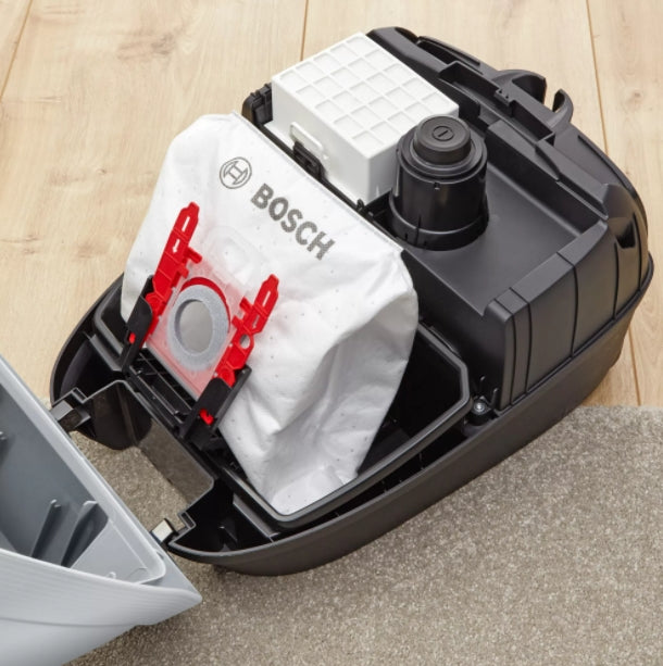 Bosch Serie 6 BGB6X330 vacuum 4 L Cylinder vacuum Dry 600 W Dust bag