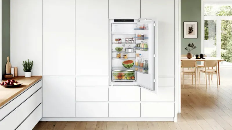 Built-in refrigerator BOSCH KIL42VFE0