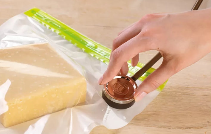 Bosch MSZV0FB3, Set of 10 large vacuum bags with zipper (3.8 l), BPA-free, reusable, dishwasher safe, suitable for low-temperature sous-vide cooking