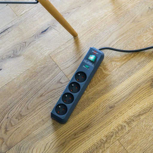 Brennenstuhl Eco-Line surge protector strip 4 sockets 1.5m 13.500A - black - Cables and tapes<<<HurtelXML