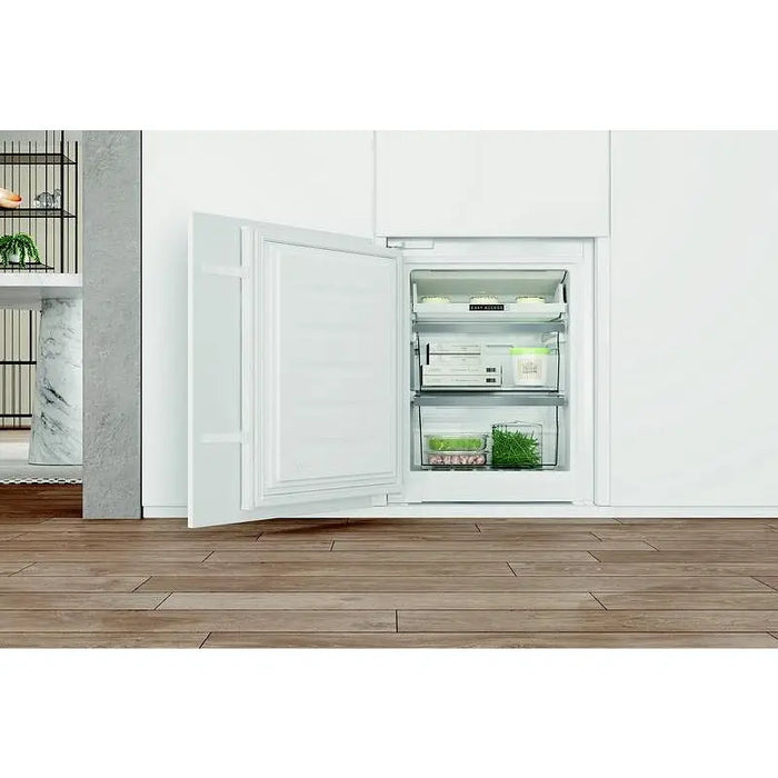 Built-in refrigerator with freezer Whirlpool WHC18 T574 P 250 l C No Frost - Хладилници с фризер<<<Хладилници<<<Уреди