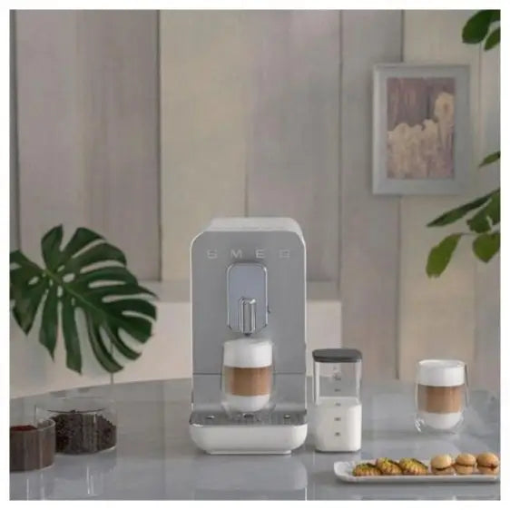 Coffee machine SMEG BCC13WHMEU - Кафеавтомати<<<Кафемашини<<<Малки електроуреди<<<TechnoMix