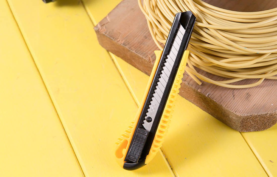 Cutter 18mm SK5 Deli Tools EDL003 (yellow) - Cutting tools<<<Tools<<<InnproXML
