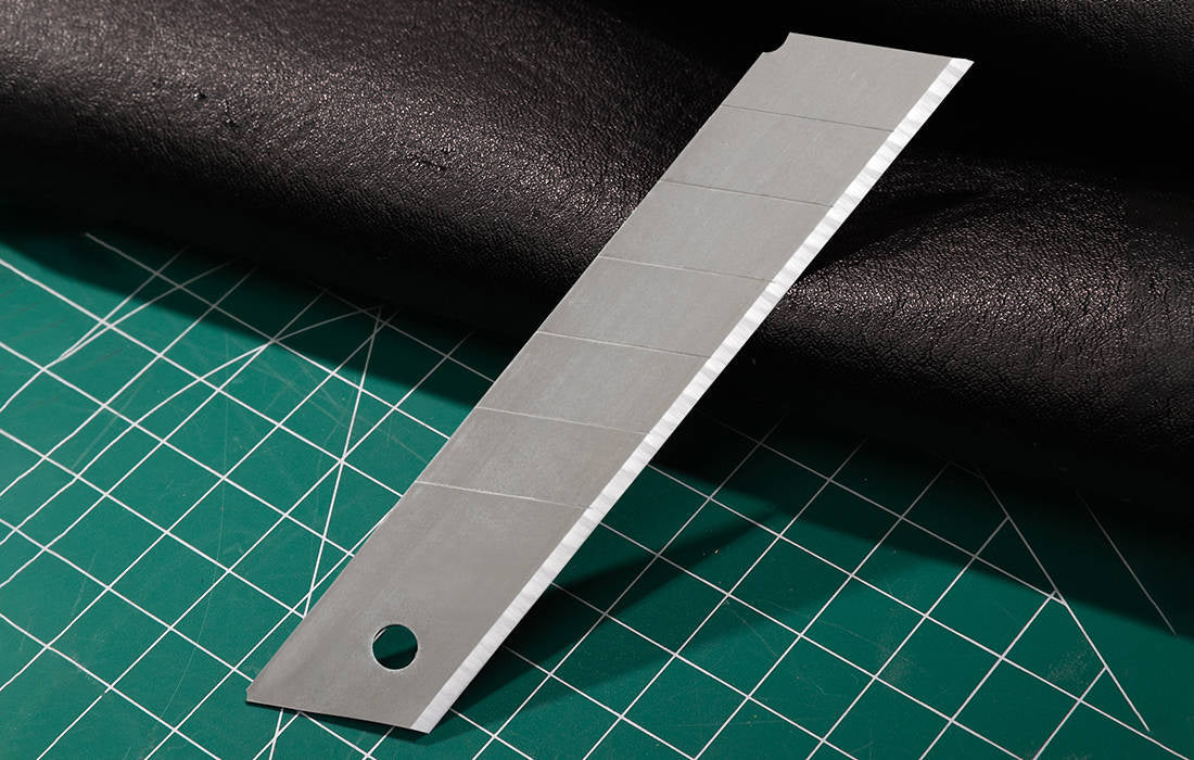 Cutter 25mm 10 pcs blade head Deli Tools EDL-DP05 (silver) - Cutting tools<<<Tools<<<InnproXML