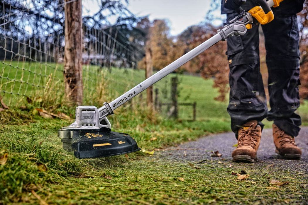 DeWALT DCMST561N-XJ brush cutter/string trimmer 35 cm Battery Black, Yellow