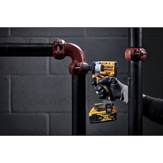 DeWALT DCF922P2T-QW power wrench 2500 RPM 610 N⋅m