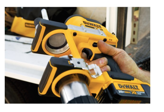 DeWALT DCGG571M1 power grease gun