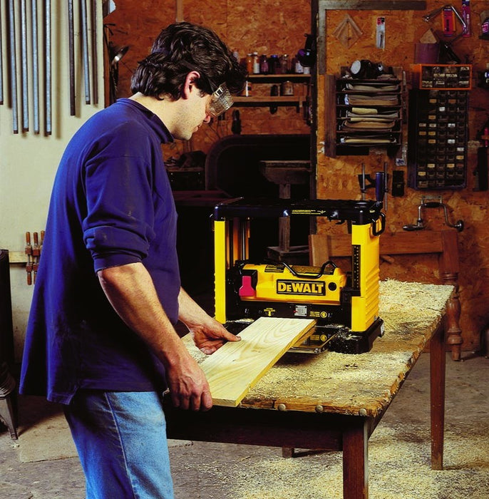 DeWALT DW733 benchtop/thickness planer 1800 W 10000 RPM