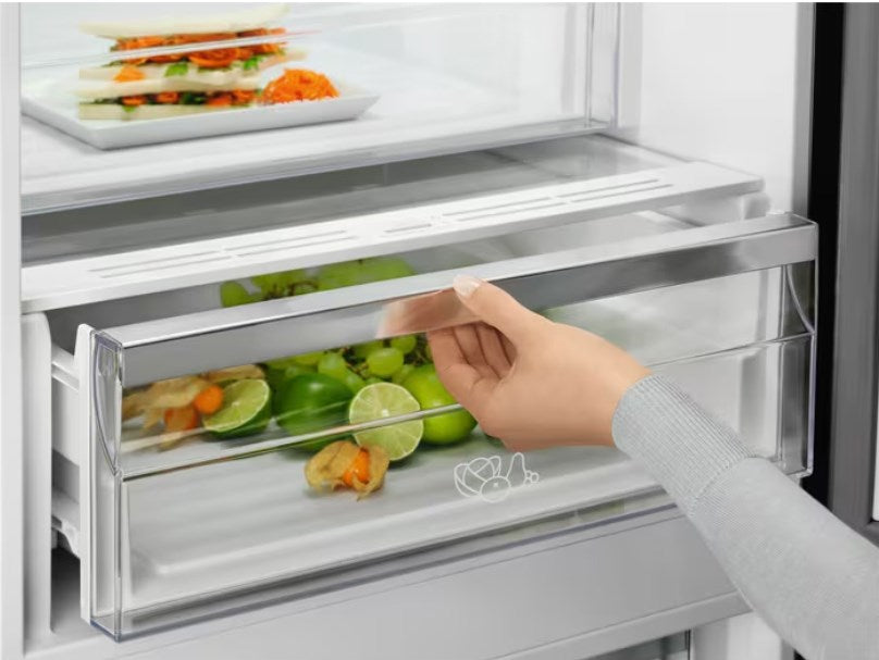 Refrigerator-freezer ELECTROLUX LNT7ME36K2