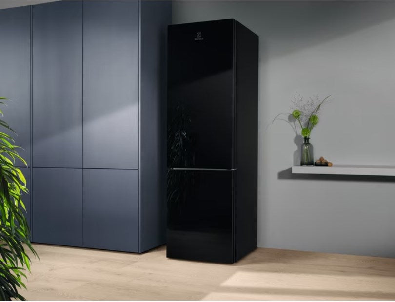 Refrigerator-freezer ELECTROLUX LNT7ME36K2