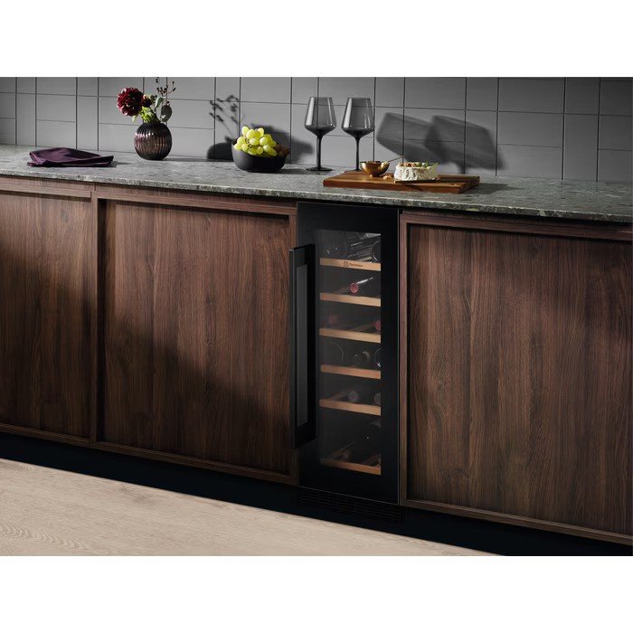 Built-in refrigerator Electrolux EWS4020B5B, 58 l, G, Yes, Black