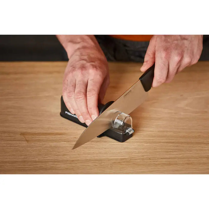 FISKARS ESSENTIAL KNIFE GRINDER - Дъски ножове и белачки<<<Домашни потреби<<<Кухня<<<Praktiker&&&Ножици<<<Градински