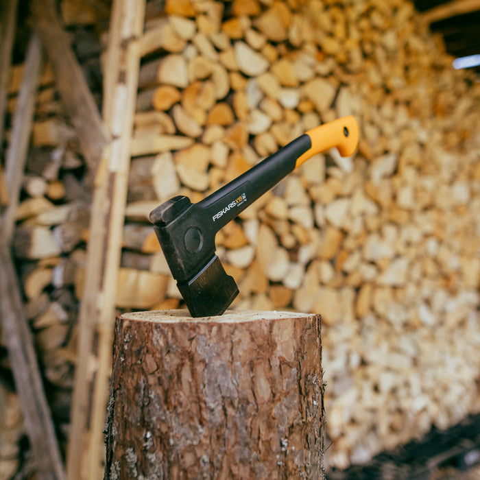 FISKARS CARPENTER'S AXE X18