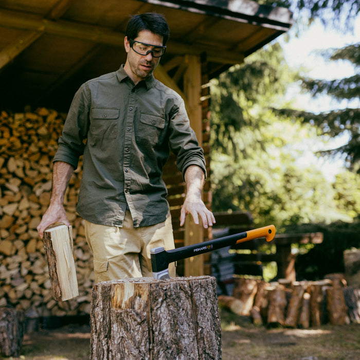 FISKARS X28 WOOD SPLITTING AX