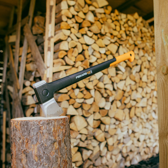 FISKARS X28 WOOD SPLITTING AX
