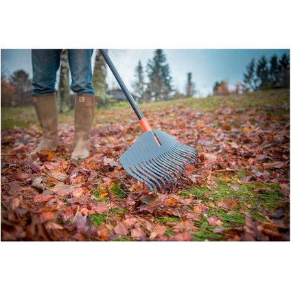 GARDEN RAKE WITH HANDLE FISKARS FS 135016