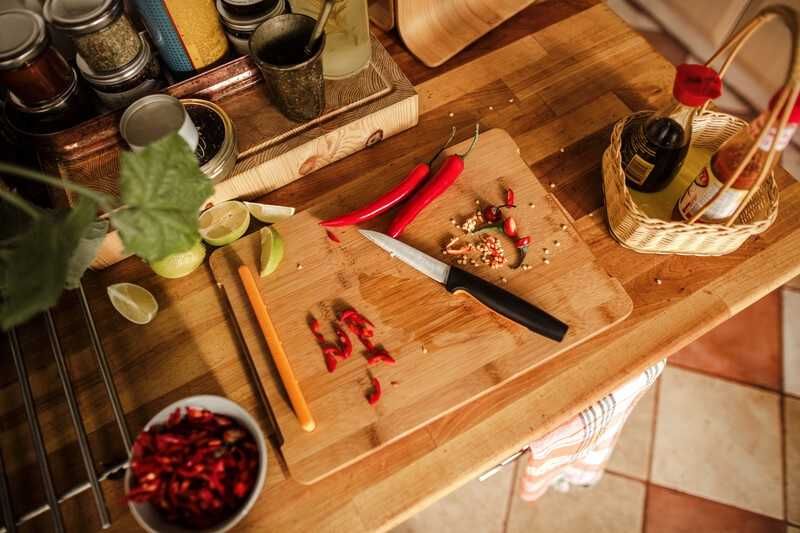 FUNCTIONAL FORM PEELING AND CUTTING KNIFE