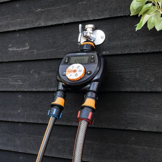 Fiskars 1054792 Black Digital watering timer