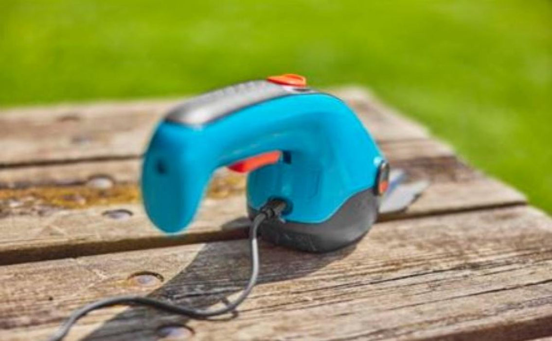 GARDENA CORDLESS LAWN SHEARS