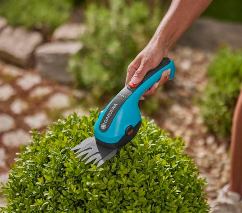 GARDENA CORDLESS LAWN SHEARS