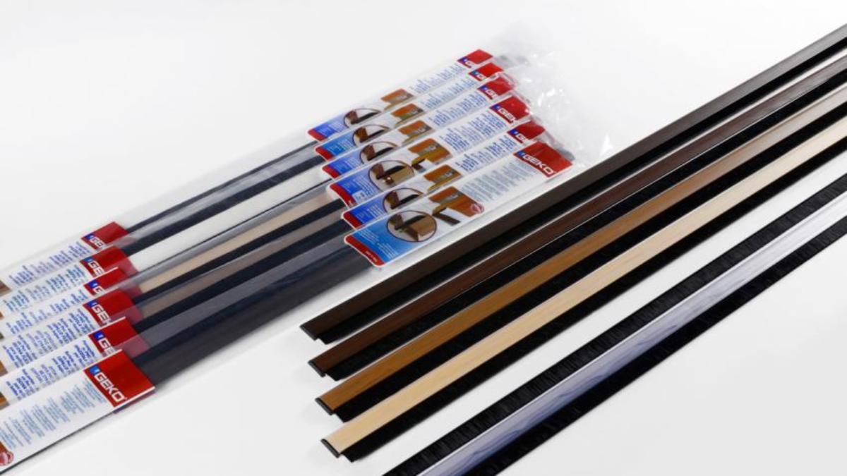 SEALING BRUSH PVC 1 M FOR UNEVEN SURFACES WALNUT GEKO 1460/05