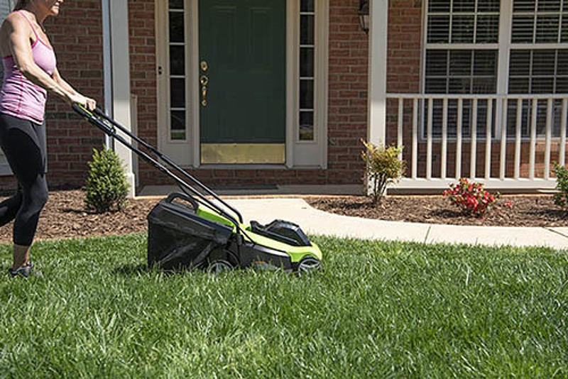 33 cm cordless mower Greenworks GD24LM33K4 - 2516107UB - charger + 4Ah battery kit