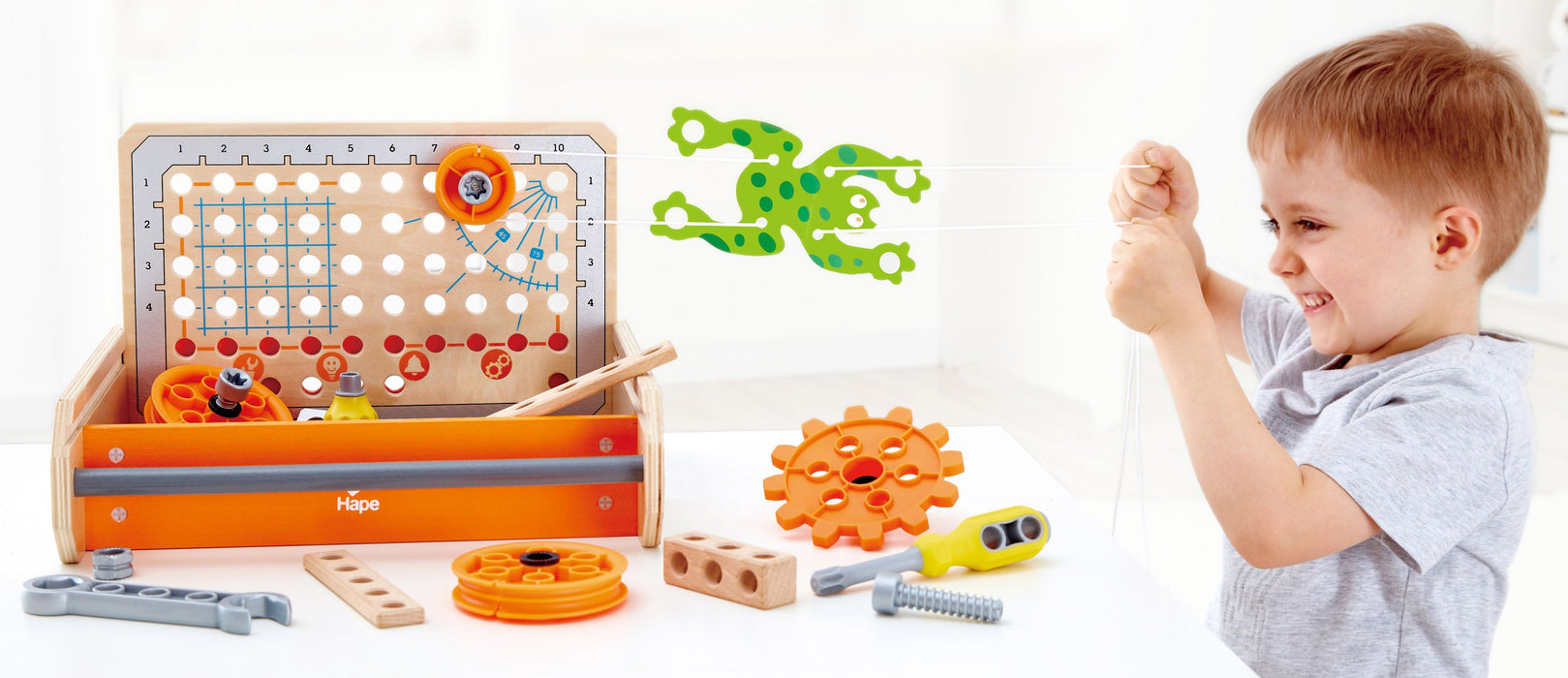CHILDREN'S TOOL BOX WITH 32 PIECES HAPE