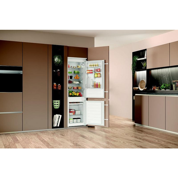 Built-in refrigerator with freezer Hotpoint-Ariston HAC18D041A1 , 268 l, E , Static , Yes
