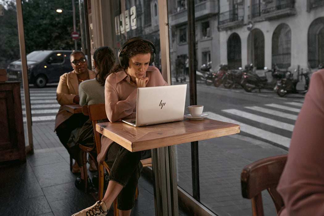 HP EliteBook 860 16 inch G11 Notebook PC Intel Core Ultra 7 155U Laptop 40.6 cm (16") WUXGA 16 GB DDR5-SDRAM 512 GB SSD Wi-Fi 6E (802.11ax) Windows 11 Pro Silver