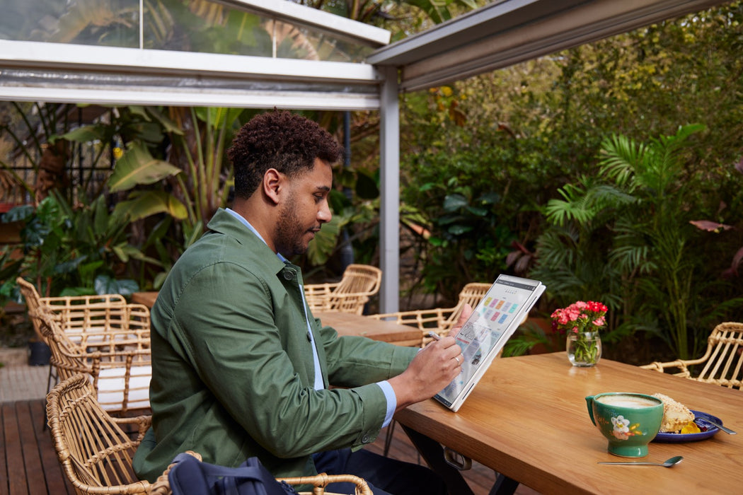 HP EliteBook X Flip G1i Next Gen AI PC Copilot+ PC Intel Core Ultra 7 258V Hybrid (2-in-1) 35.6 cm (14") 2.5K touchscreen 32 GB LPDDR5x-SDRAM 1 TB SSD Wi-Fi 7 (802.11be) Windows 11 Pro