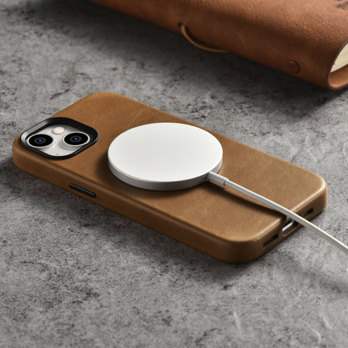 iCarer Oil Wax Premium Leather Case magnetic leather iPhone 14 case with MagSafe brown (WMI14220701-TN) - Cell phone