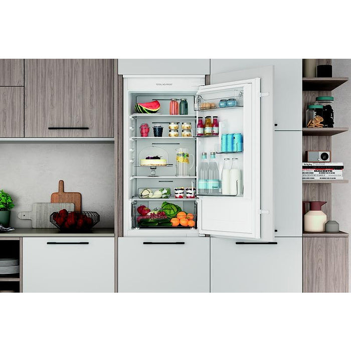 Built-in refrigerator with freezer Indesit INC18 T112, 250 l, E, No Frost, Yes