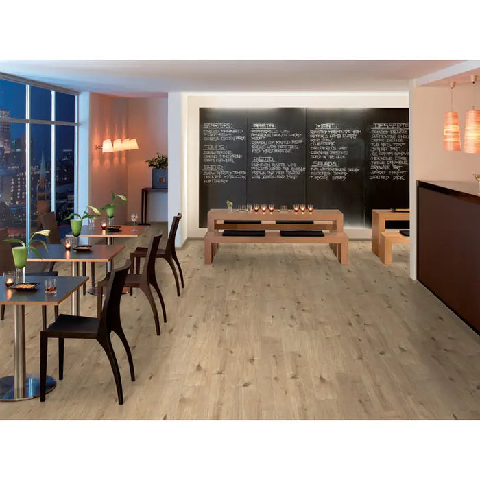 LAMINATED PARQUET EGGER LAKE OAK KEF1061 8.00 mm 32/AC4 - Паркет<<<Паркет и елементи за монтаж<<<Подови и стенни