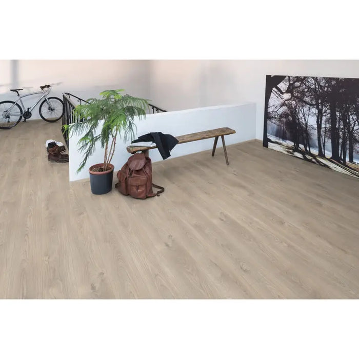 LAMINATED PARQUET EGGER OAK SILVER H2637 10.00 mm 32/AC4 CHAMBER - Паркет<<<Паркет и елементи за монтаж<<<Подови и