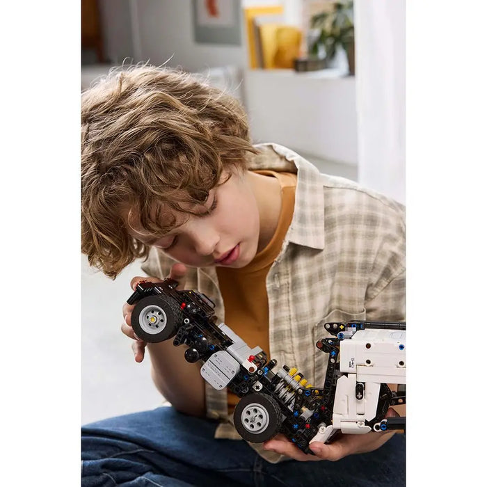 LEGO Technic - Volvo FMX LKW 42175 - Фигурки<<<Геймърска периферия<<<ValiAPI