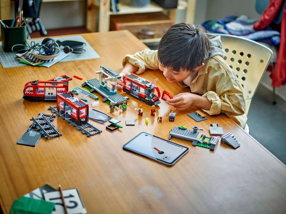 LEGO CITY 60423 Downtown Streetcar and Station