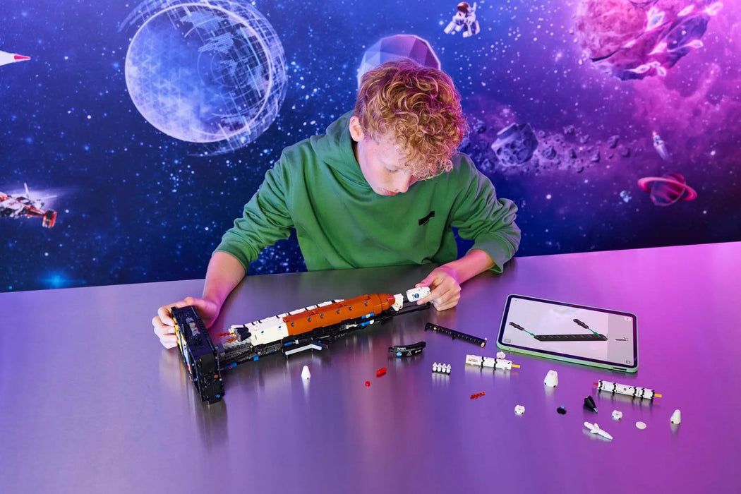 LEGO TECHNIC 42221 NASA Artemis Space Launch System Rocket