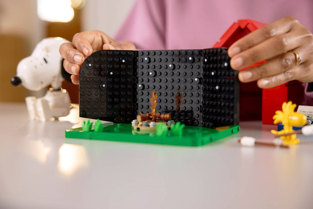 LEGO IDEAS 21368 Peanuts: Snoopy's Doghouse
