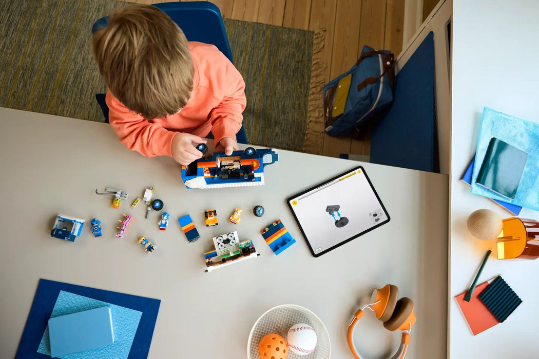 Construction set Lego 77006 Team Sonic Command Truck 747 Pieces
