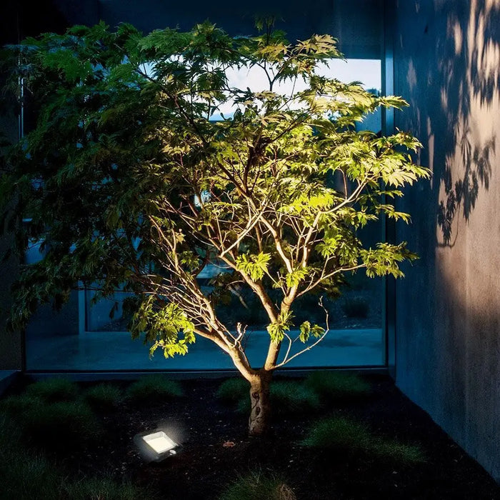 Maclean Energy MCE438 Solar LED Floodlight with motion sensor IP44 5W 400lm 6000K cold white lithium battery 1300 mAh